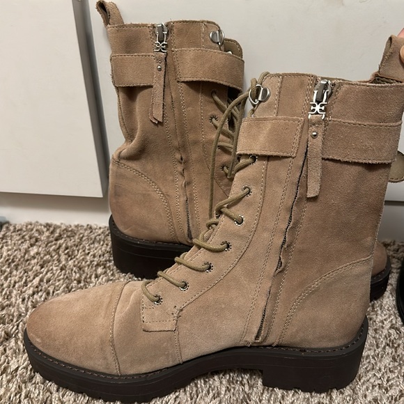 Boots - Picture 3 of 10